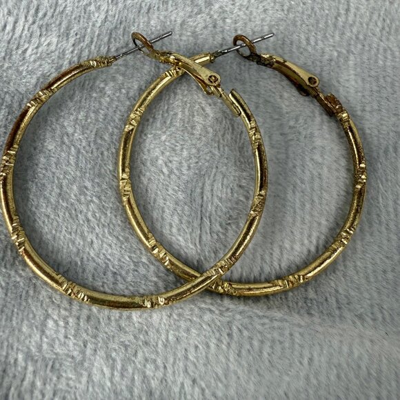Gold-Toned Pierced Hoop Earrings 2 Pairs Bamboo & Plain Design Lightweight - Picture 9 of 12